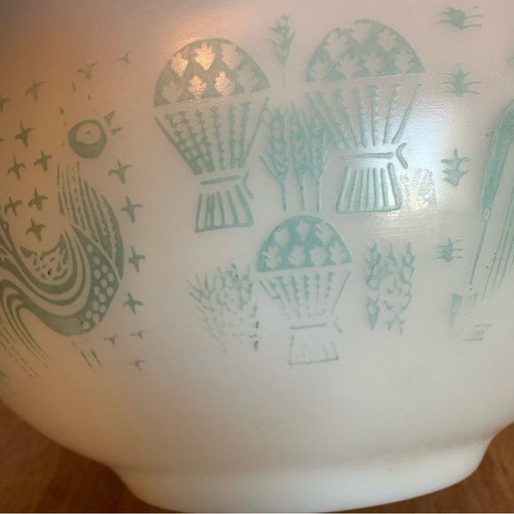 SOLD- Vintage Pyrex 442 Amish  Butterprint Cinderella 1.5 QT White Mixing Bowl - Picture 9 of 16